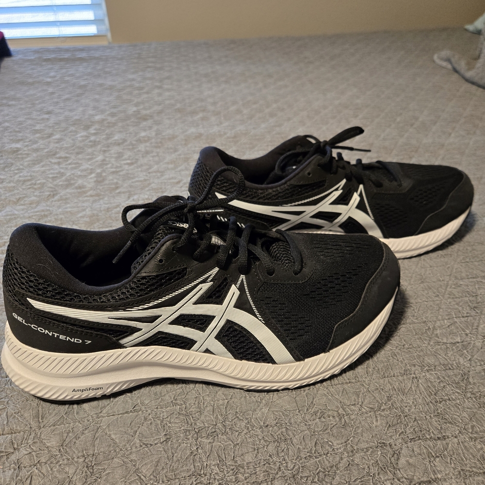 ASICS Men's Black and White Athletic Shoes